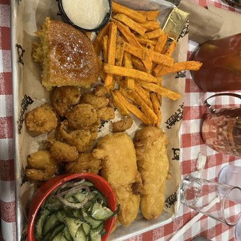 Parker John's BBQ & Pizza - Haddock & shrimp "fishy fridays" meal - Barbeque Near Me - Oshkosh, Wisconsin