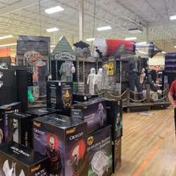Spirit Halloween - Decor