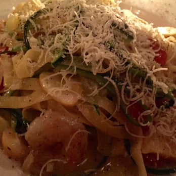 Uva - Fettuccine with shrimp and veggies - Italian Near Me - New York, New York Uva - Fettuccine with shrimp and veggies - Italian Near Me - New York, New York