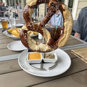 The Players’ Pub - Giant pretzels - American Near Me - Kiawah Island, South Carolina The Players’ Pub - Giant pretzels - American Near Me - Kiawah Island, South Carolina