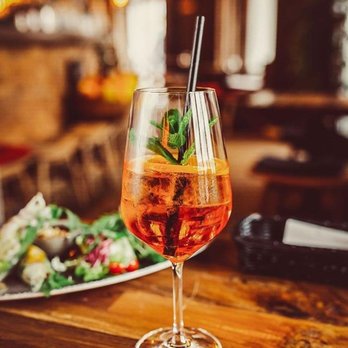 Viet Bowl Böhmischer Platz - "Es ist Freitag - Zeit, ein paar Geschichten für Montag zu machen!" Hast du Lust auf einen fruchtigen Aperol Spitz zu deinem Essen? - Public Plazas Near Me - Berlin, BE Viet Bowl Böhmischer Platz - "Es ist Freitag - Zeit, ein paar Geschichten für Montag zu machen!" Hast du Lust auf einen fruchtigen Aperol Spitz zu deinem Essen? - Public Plazas Near Me - Berlin, BE