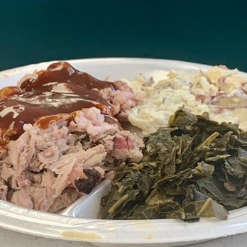 BBQ Country - Copped BBQ with potato salad and coarse - Barbeque Near Me - Warrenton, Virginia BBQ Country - Copped BBQ with potato salad and coarse - Barbeque Near Me - Warrenton, Virginia