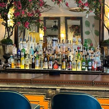 Lulu's - Bar area - Italian Near Me - Round Top, Texas