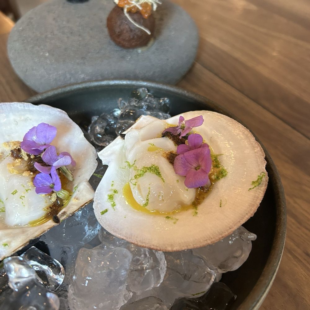 Le Mousso - Scallop and amuse-bouche - Canadian (New) Near Me - Montreal, Quebec