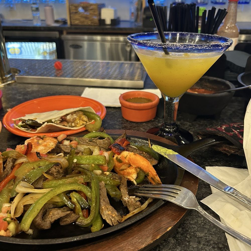 Zarape - Fajitas Combo steak and shrimp with ultimate Margarita - Mexican Near Me - Marlborough, Massachusetts