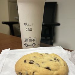 Kiosk 250 - Large coffee with chocolate chip cookie.