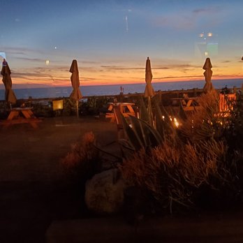 Nelson's - View from our table behind glass anticipating the overlook wirt the fire pit in foreground - Seafood Near Me - Rancho Palos Verdes, California