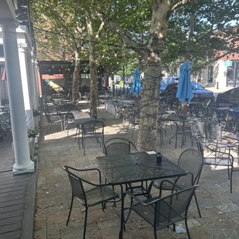 BobaQue - Outside seating - Barbeque Near Me - Saint Charles, Missouri