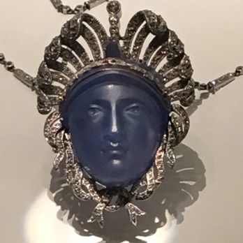 Field Museum - 60.2 carat carved sapphire and diamond necklace - Museums Near Me - Chicago, Illinois