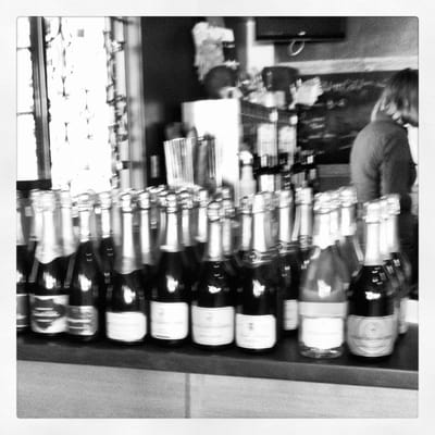 Village Vino by null