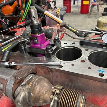 Hernandez Truck Repair - Engine block getting cleaned and fit for new sleeves. - Commercial Truck Repair Near Me - El Paso, Texas Hernandez Truck Repair - Engine block getting cleaned and fit for new sleeves. - Commercial Truck Repair Near Me - El Paso, Texas