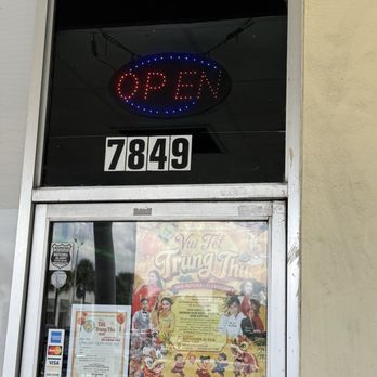 Pho Ben - Light Shows open but closed - Vietnamese Near Me - Hollywood, Florida Pho Ben - Light Shows open but closed - Vietnamese Near Me - Hollywood, Florida