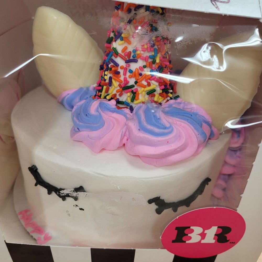 Baskin-Robbins - The cake I received - Ice Cream & Frozen Yogurt Near Me - Windsor, California
