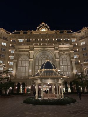 Tokyo Disneyland Hotel by null