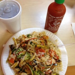 Sarkus Express 3 - Hibachi Vegetable with white sauce and Sriracha.