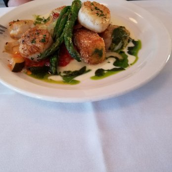 Star Diner - Scallops with asparagus and fried grits - New American Near Me - Marshall, North Carolina Star Diner - Scallops with asparagus and fried grits - New American Near Me - Marshall, North Carolina