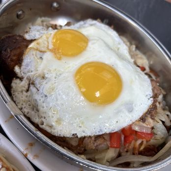 Wildberry Pancakes and Cafe - Slow Roast Brisket Hash - Pancakes Near Me - Chicago, Illinois Wildberry Pancakes and Cafe - Slow Roast Brisket Hash - Pancakes Near Me - Chicago, Illinois