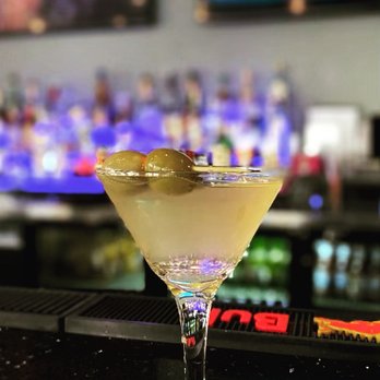 MixUp Bar & Lounge - Dirty martini - Lounges Near Me - New York, New York MixUp Bar & Lounge - Dirty martini - Lounges Near Me - New York, New York
