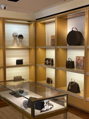 LOUIS VUITTON MAUI LAHAINA WHALERS VILLAGE - Updated January 2026