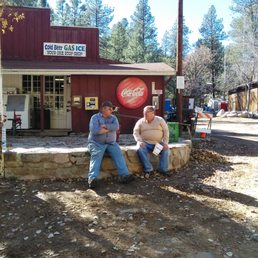 Friends waiting for me to come out of the General Store!!