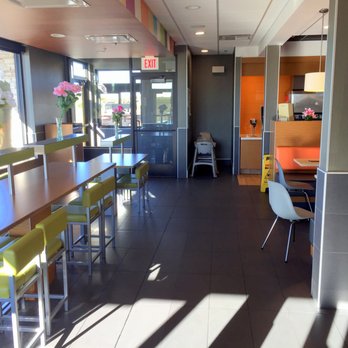 McDonald's - Dining Area - Fast Food Near Me - Gardner, Kansas