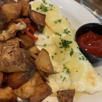 Barking Mad Cafe - Veggie Omelette w Breakfast Potatoes - Coffee & Tea Near Me - Gaithersburg, Maryland