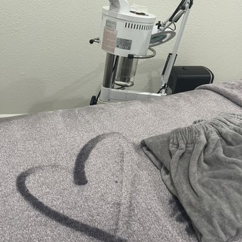 The Hive Esthetics and Wellness Bar - Pic of the treatment bed - Day Spas Near Me - Encinitas, California The Hive Esthetics and Wellness Bar - Pic of the treatment bed - Day Spas Near Me - Encinitas, California