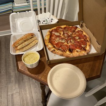 Pizza a' fetta Seaside - pizza in a box and a side of bread - Pizza Near Me - Seaside, Oregon Pizza a' fetta Seaside - pizza in a box and a side of bread - Pizza Near Me - Seaside, Oregon