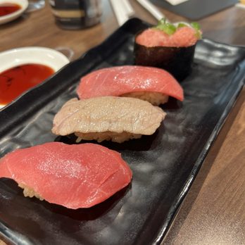 Waka Sakura - Tuna sampler - Conveyor Belt Sushi Near Me - Irvine, California Waka Sakura - Tuna sampler - Conveyor Belt Sushi Near Me - Irvine, California