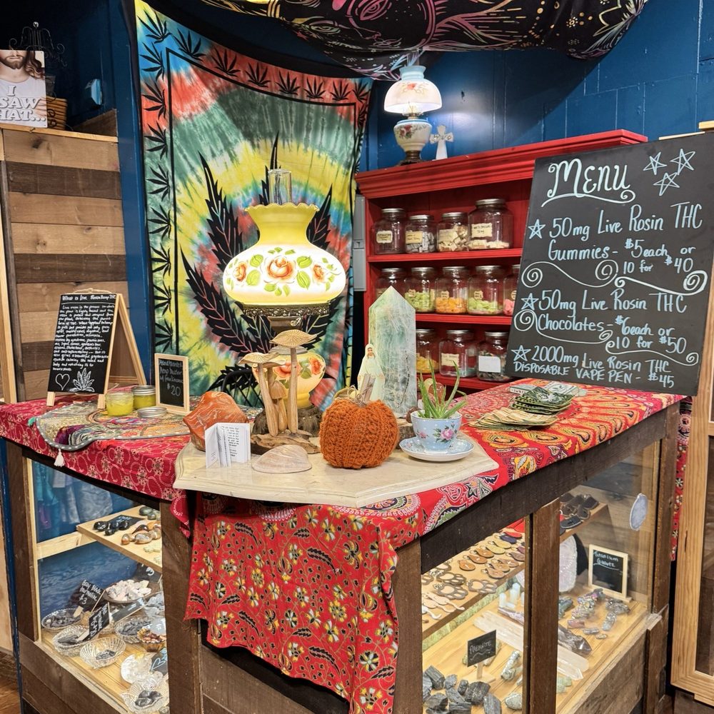 Christmas Gifts Wrapped Like An Elf on The Shelf | TikTok, image size:1000x1000