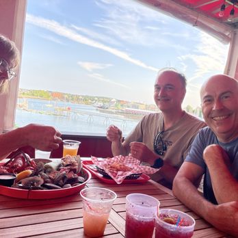 Claws - Rockland lobster dinner and lobster roll - Seafood Near Me - Rockland, Maine