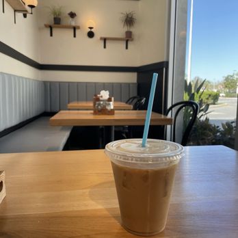 Flower Cafe - Vanilla oat milk latte - Coffee & Tea Near Me - Kissimmee, Florida