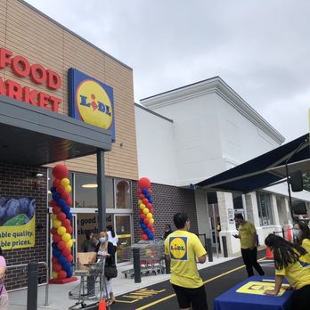 Lidl - people standing outside of a food market - Grocery Near Me - Elmwood Park, New Jersey Lidl - people standing outside of a food market - Grocery Near Me - Elmwood Park, New Jersey