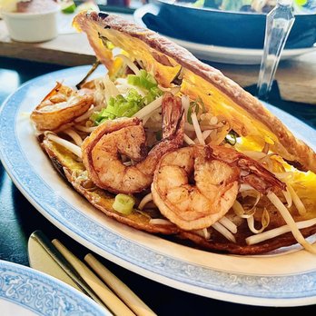 LSXO - Banh xeo (Vietnamese crepe stuffed with shrimp, bean sprouts, etc) - Vietnamese Near Me - Huntington Beach, California LSXO - Banh xeo (Vietnamese crepe stuffed with shrimp, bean sprouts, etc) - Vietnamese Near Me - Huntington Beach, California