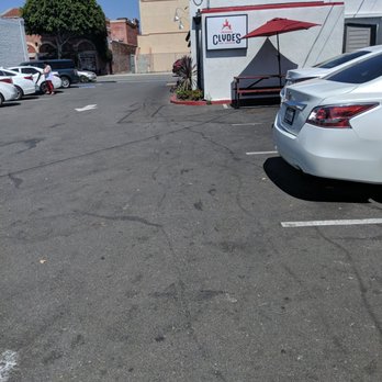 Clyde's Hot Chicken - The parking lot - Chicken Shop Near Me - Fullerton, California