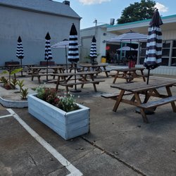 Outrun Brewing - Outside seating near parking