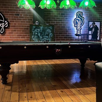 Simms Ink - Pool table in lounge area - Tattoo Near Me - Hayward, California Simms Ink - Pool table in lounge area - Tattoo Near Me - Hayward, California