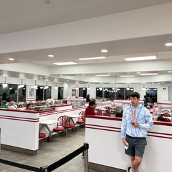 In-N-Out Burger - It's a "Super Sized" In N Out!