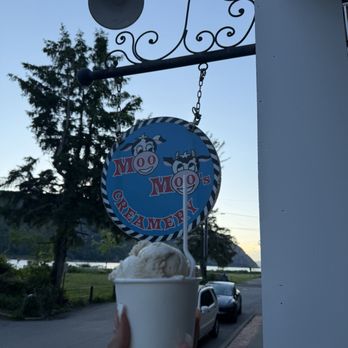 Moo Moo's Creamery - Ice Cream & Frozen Yogurt Near Me - Cold Spring, New York