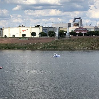 Riverview Park - 8/31/18. Friday. 95 degrees. U.S. Powerboat Nationals practicing on the Red River for this weekend's National Championship competition! - Water Parks Near Me - Shreveport, Louisiana Riverview Park - 8/31/18. Friday. 95 degrees. U.S. Powerboat Nationals practicing on the Red River for this weekend's National Championship competition! - Water Parks Near Me - Shreveport, Louisiana