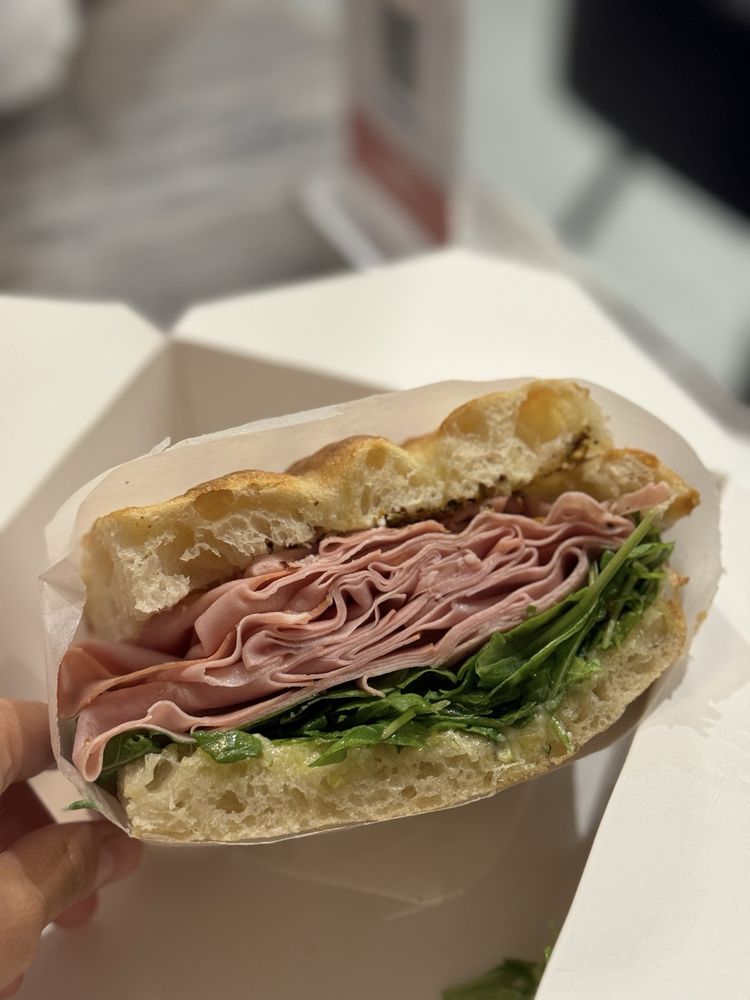 Vero Italian Sandwich Logo