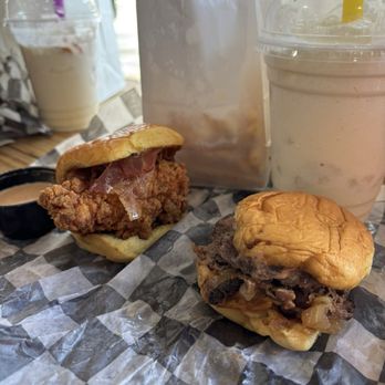 Chubbies Sliders - Prom Queen and Cowgirl slider with a Banana Cream Milkshake - Fast Food Near Me - Houston, Texas