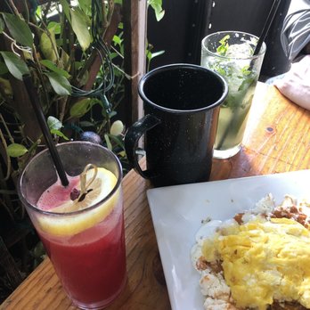 La Contenta Les - Mijito in the back Pisco Punch in the front (red drink) - Mexican Near Me - New York, New York La Contenta Les - Mijito in the back Pisco Punch in the front (red drink) - Mexican Near Me - New York, New York