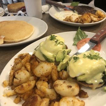 Bobby's Hideaway - Veggie benedict - Breakfast & Brunch Near Me - Mississauga, Ontario Bobby's Hideaway - Veggie benedict - Breakfast & Brunch Near Me - Mississauga, Ontario