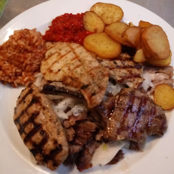 Gaststätte Akropolis - Akropolisplatte: Gyros, Suzuki, Lammkotelett, Steak, Filet, Kartoffeln - Greek Near Me - Springe, NI