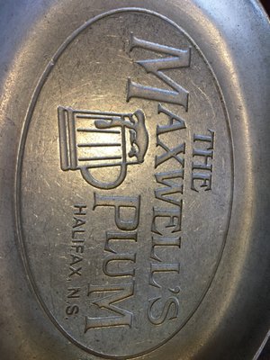 The Maxwell's Plum by null