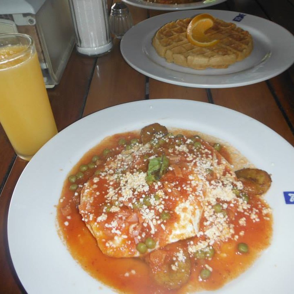 Hotel Sotavento - Breakfast - huevos ranchero and belgian waffle - Hotels Near Me - Cancún, ROO