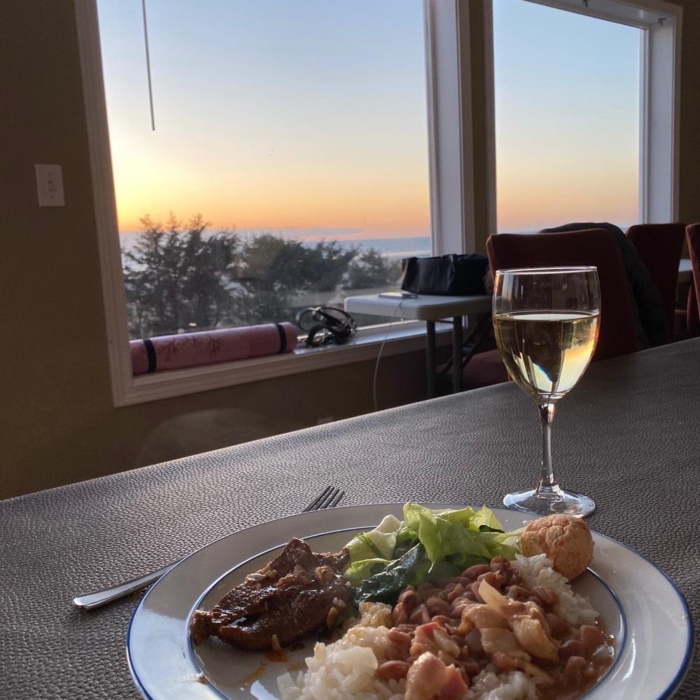 Retreats And Reunions - Dinner time. - Guest Houses Near Me - Moclips, Washington Retreats And Reunions - Dinner time. - Guest Houses Near Me - Moclips, Washington