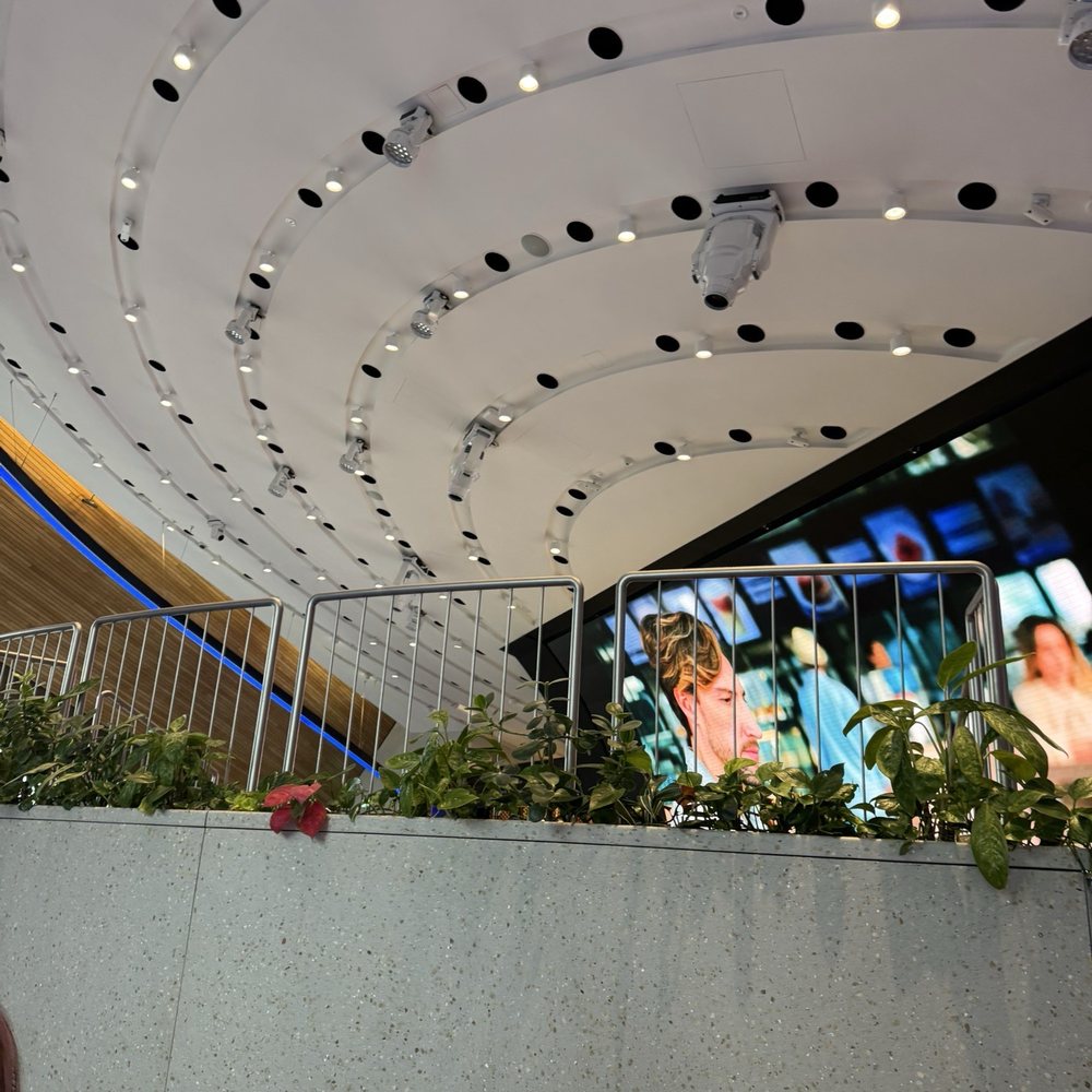 Samsung Experience Store - interior - Electronics Near Me - London, XGL