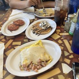 Corned beef hash, chocolate pancake, country omelette Corned beef hash, chocolate pancake, country omelette